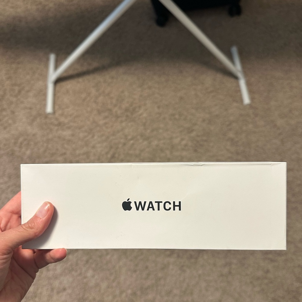 BRAND NEW never used Apple Watch - SE Gen 2 40 Starlight